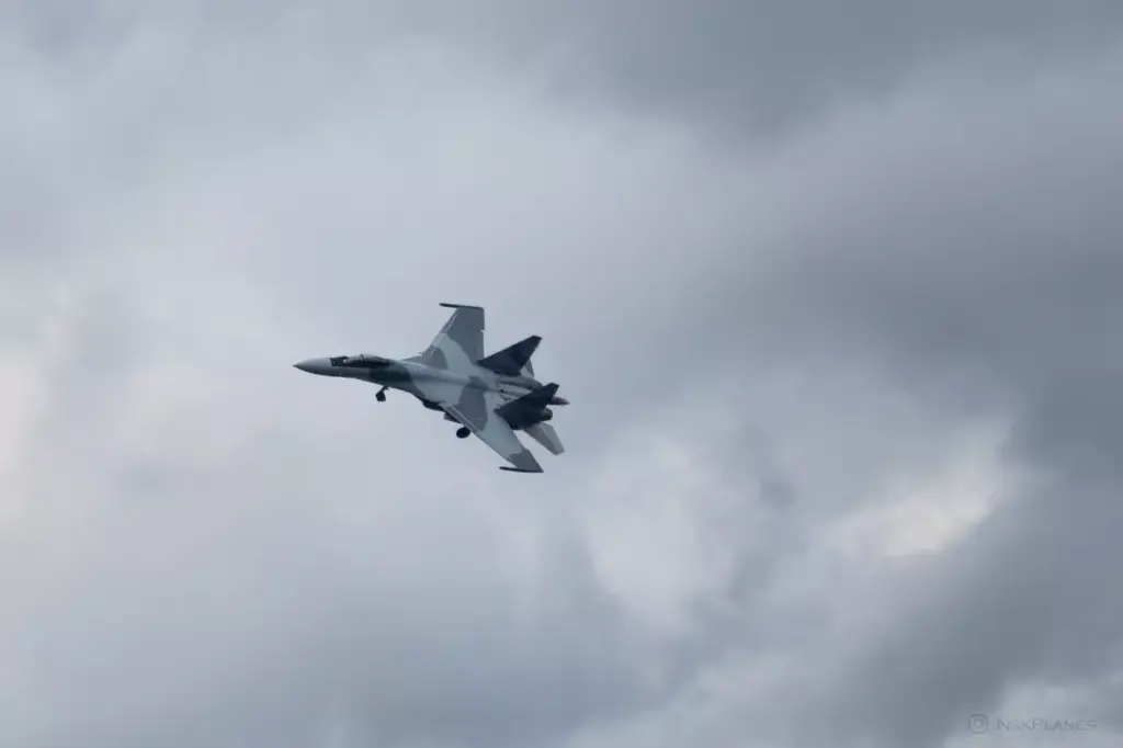 Ρωσικό SU-35 απογειώθηκε για να αναχαιτίσει αμερικανικά βομβαρδιστικά