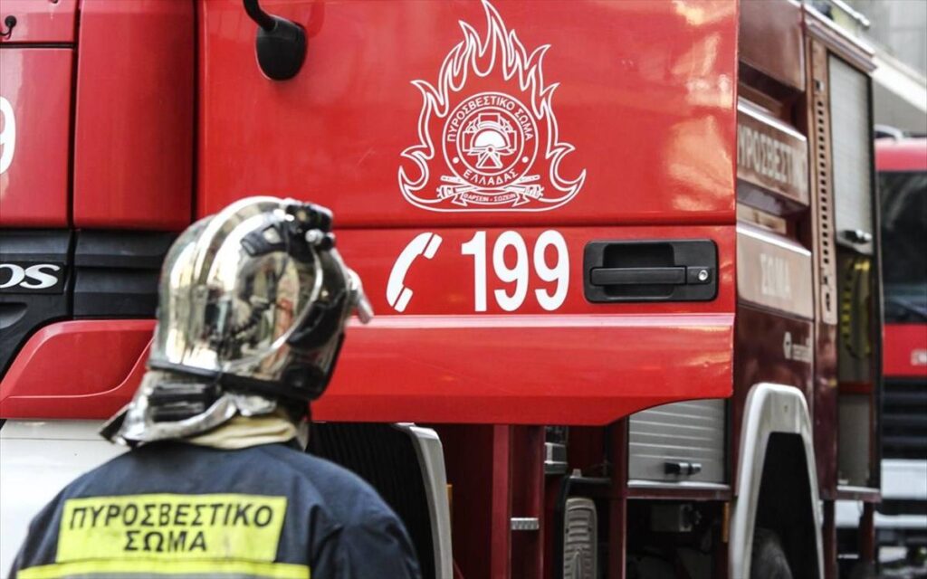 Φωτιά σε εγκαταλελειμμένο εργοστάσιο στη Σίνδο