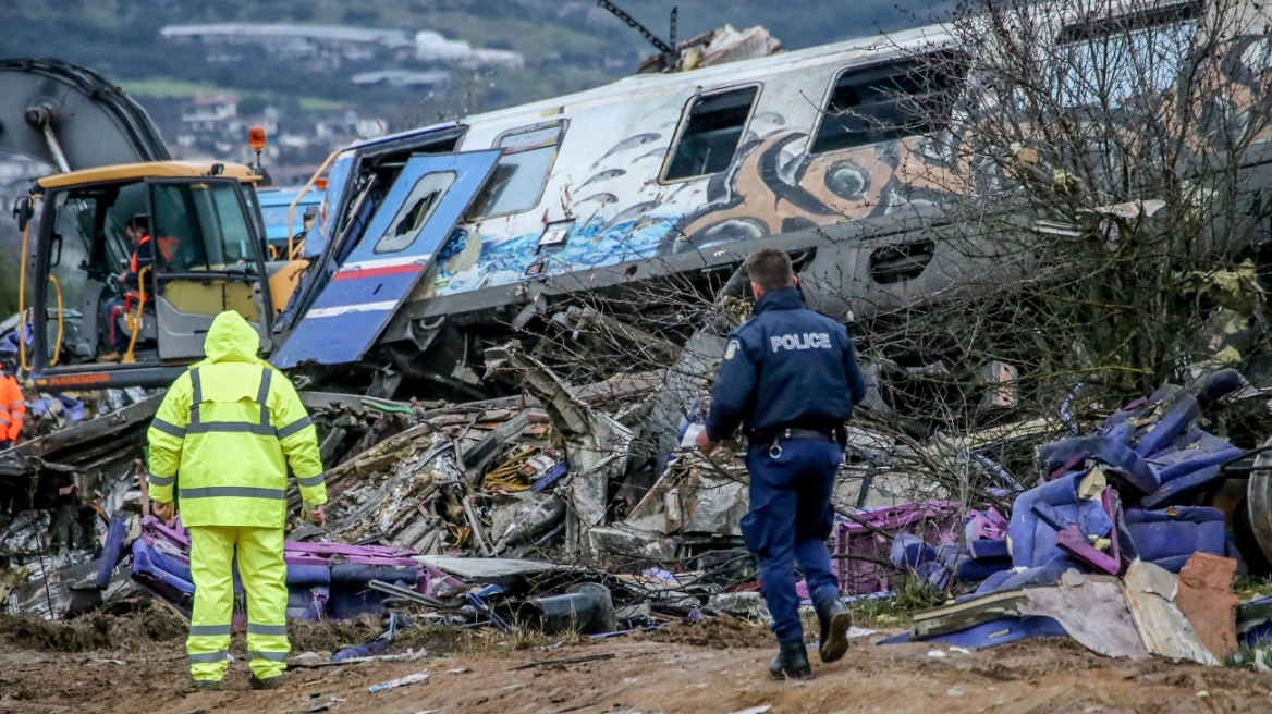 Σύγκρουση τρένων στη Λάρισα: Στους 55 οι νεκροί που ταυτοποιήθηκαν