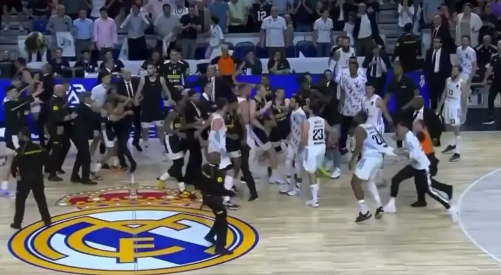 Άγριο ξύλο και οριστική διακοπή στον αγώνα Ρεάλ-Παρτιζάν – Δείτε βίντεο