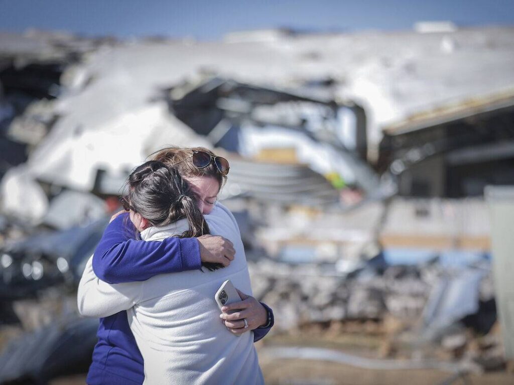 Φονικοί ανεμοστρόβιλοι στις ΗΠΑ: Τουλάχιστον 26 οι νεκροί – Απίστευτες εικόνες//ΒΙΝΤΕΟ