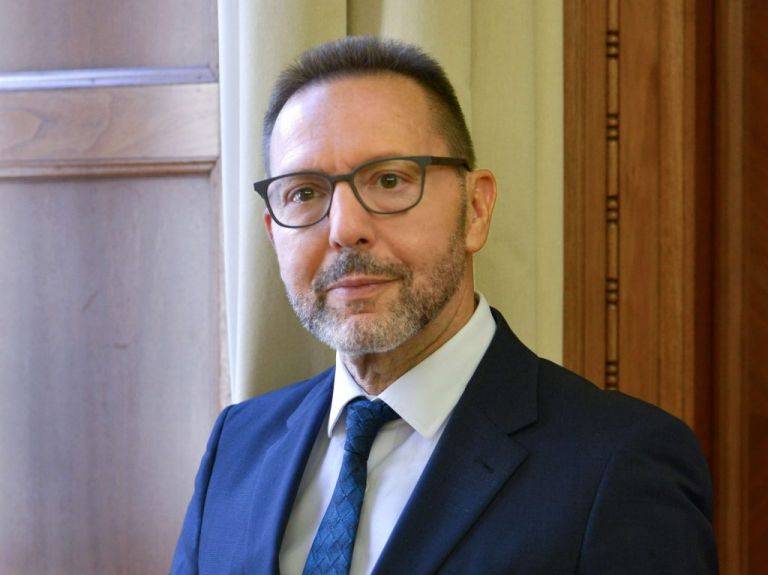 Στουρνάρας: “Ότι λένε προεκλογικά τα κόμματα δεν σημαίνει ότι θα τα κάνουν μετά” // ΒΙΝΤΕΟ