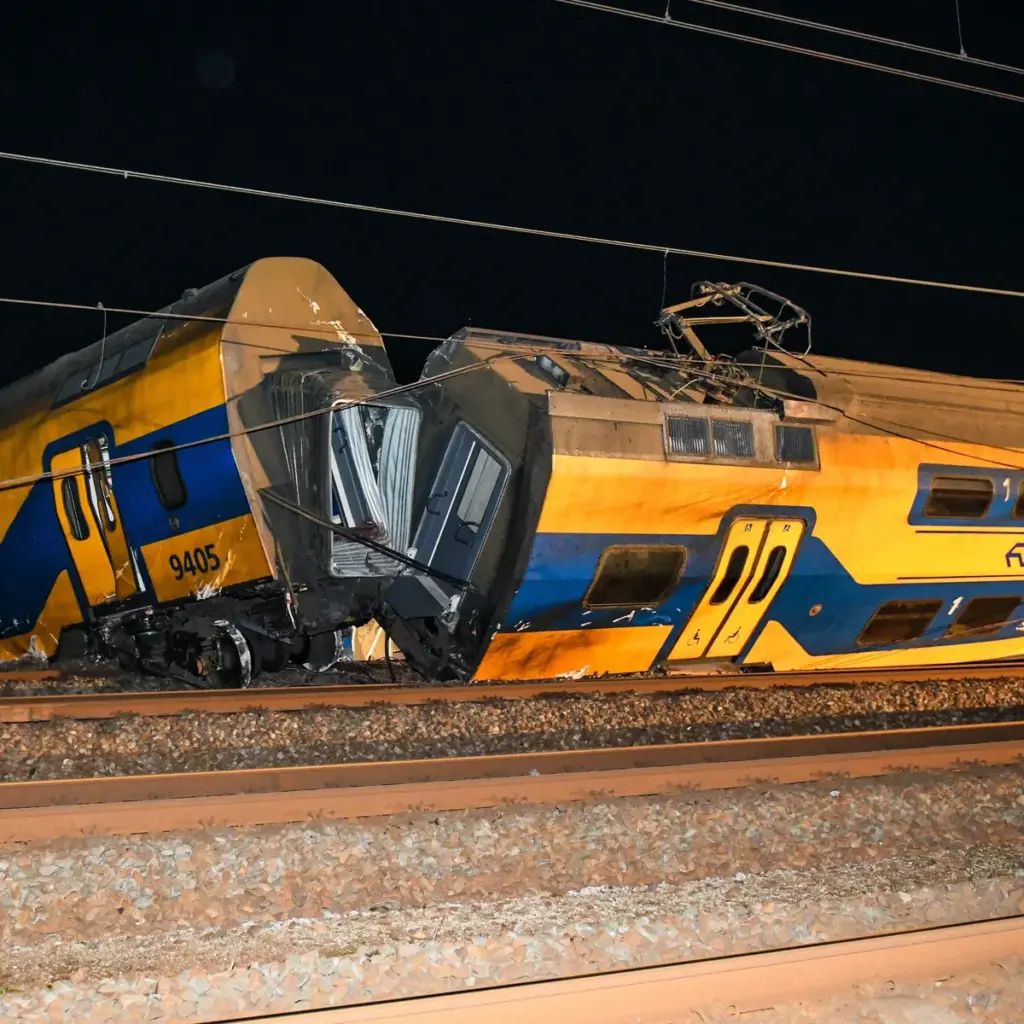 Σιδηροδρομικό ατύχημα στην Ολλανδία – Ένας νεκρός, πολλοί «σοβαρά τραυματίες»