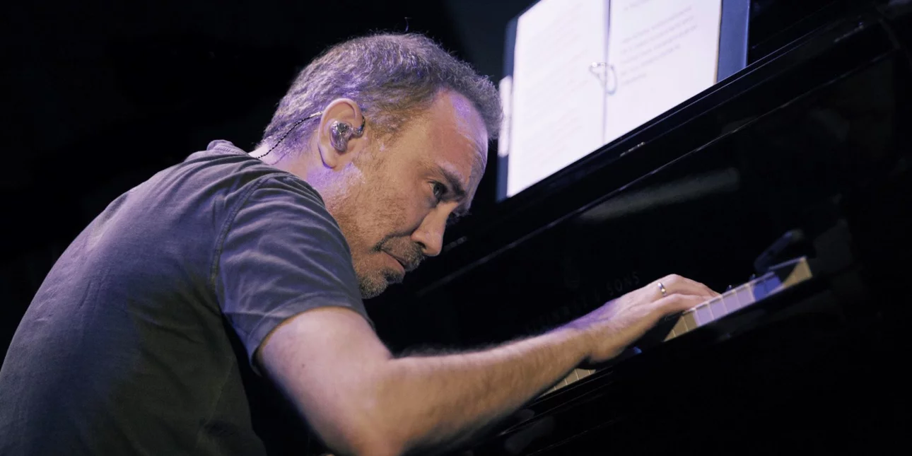 Στον Focus FM 103,6 o Περικλής Κανάρης - O Έλληνας τραγουδοποιός που διαπρέπει στο εξωτερικό