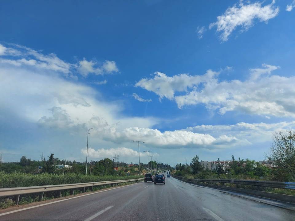 Θεσσαλονίκη: Καραμπόλα οχημάτων στον Περιφερειακό – Μία έγκυος τραυματίας