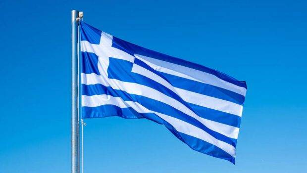 Θράκη: Ανέβασε την ελληνική σημαία και δέχτηκε επίθεση από τους συγχωριανούς της