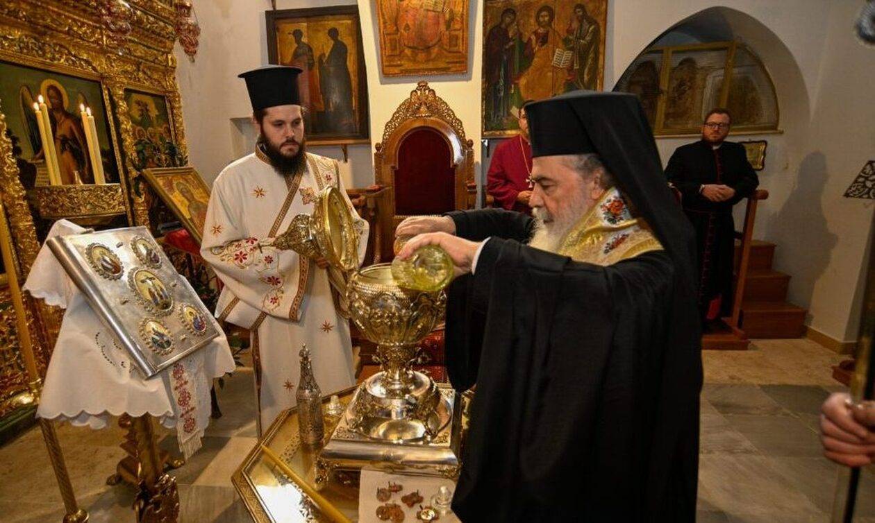 Ορθόδοξο λάδι για το χρίσμα του Βασιλιά Καρόλου