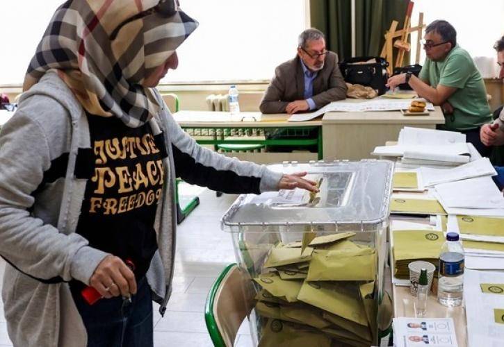 Οι Τούρκοι του εξωτερικού ψηφίζουν για τον 2ο γύρο των προεδρικών εκλογών