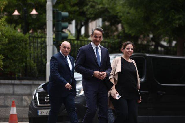 Τηλεφώνημα Μητσοτάκη σε πολιτικούς αρχηγούς: Κάλπες στις 25 Ιουνίου