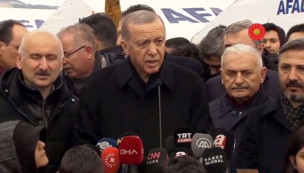 Αύξηση μισθών 45% για 700.000 δημοσίους υπαλλήλους υπόσχεται ο Ερντογάν