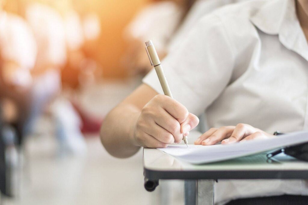 Αυλαία για τις προαγωγικές εξετάσεις στα λύκεια