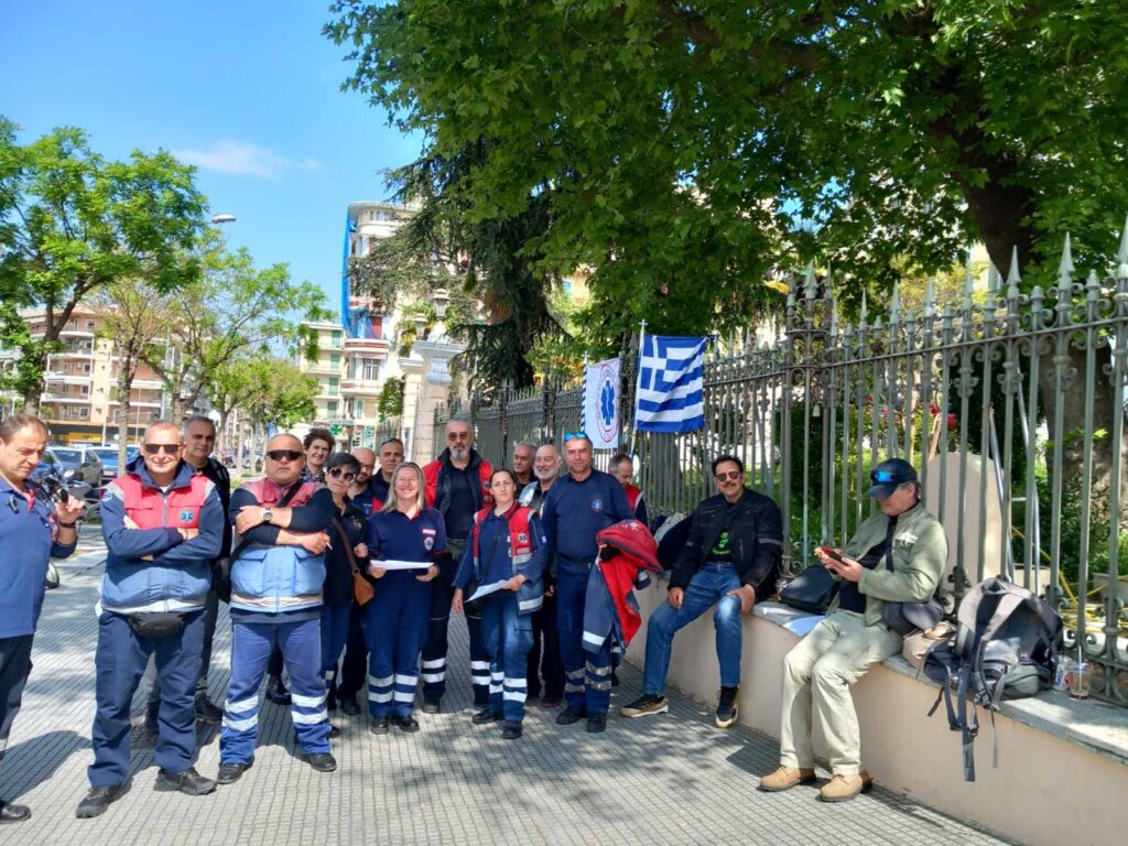 Συγκέντρωση διαμαρτυρίας των εργαζομένων του ΕΚΑΒ στο ΥΜΑΘ – Διεκδικούν ασφάλιση και δεδουλευμένα που δεν τους δόθηκαν!