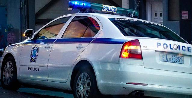 Αδέσποτη βολίδα καρφώθηκε σε αυτοκίνητο στο οποίο επέβαινε μητέρα με το παιδί της