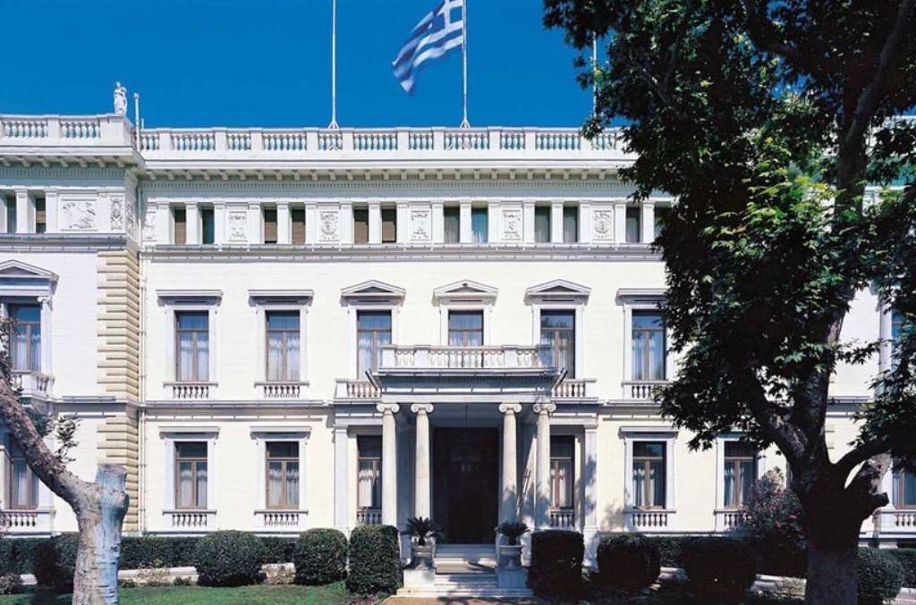 Σύσκεψη των πολιτικών αρχηγών των 5 κοινοβουλευτικών κομμάτων υπό τη ΠτΔ αύριο στις 11.00 στο Προεδρικό Μέγαρο