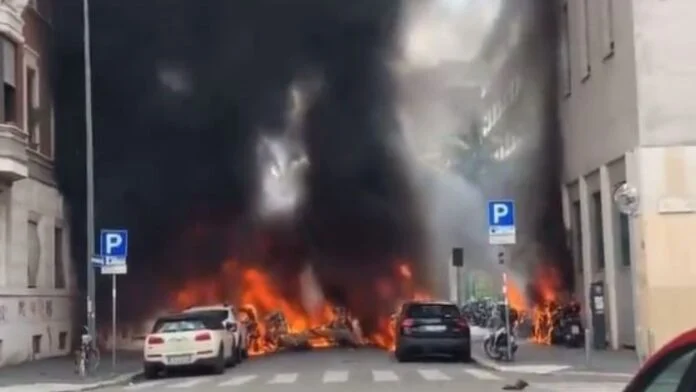Μιλάνο: Έκρηξη στο κέντρο της πόλης – Στις φλόγες πολλά οχήματα και τουλάχιστον 4 τραυματίες (ΒΙΝΤΕΟ)