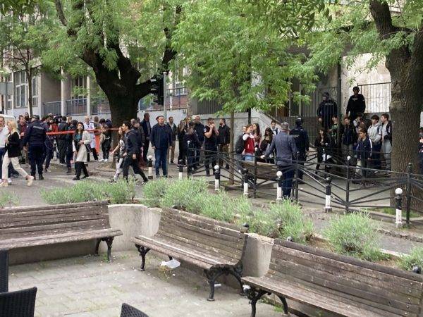 Βελιγράδι: Αυξάνεται ο αριθμός των νεκρών από την επίθεση ένοπλου 14χρονου σε σχολείο