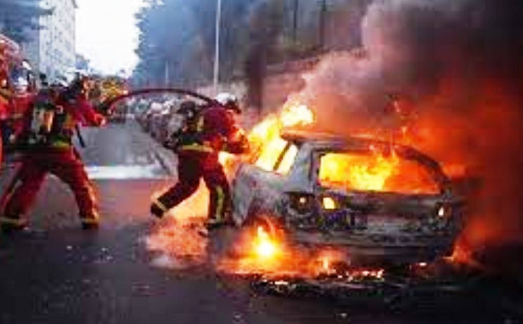 Συγκρούσεις διαδηλωτών και αστυνομικών στη Γαλλία σε πορεία για τον 17χρονο που σκοτώθηκε από πυρά αστυνομικού