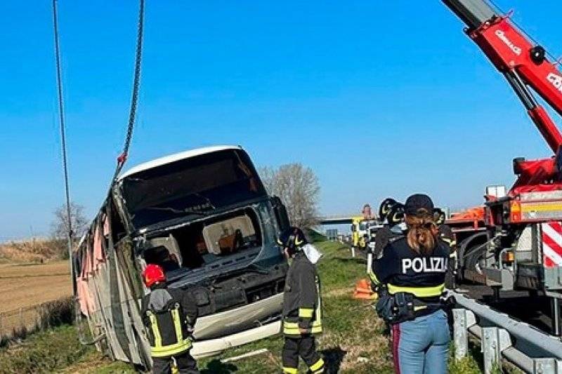 Ιταλία: Λεωφορείο έπεσε σε γκρεμό-Ένας νεκρός και 14 τραυματίες