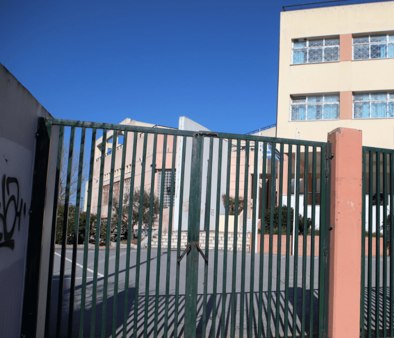 Χαλκίδα: 13χρονος έσπρωξε 12χρονη εντός σχολικού συγκροτήματος- Έσπασαν τα δόντια του κοριτσιού