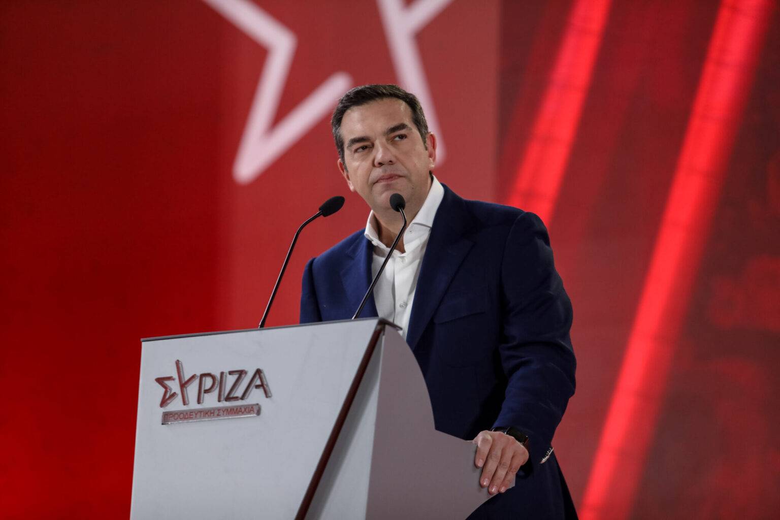 Αλ. Τσίπρας: "Τα δημόσια νοσοκομεία καταρρέουν"