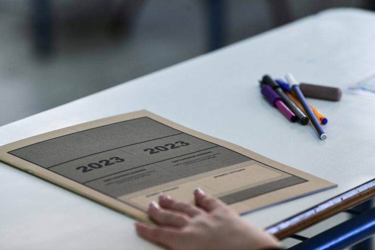Πανελλαδικές Εξετάσεις 2023: Αντίστροφη μέτρηση για τις βαθμολογίες