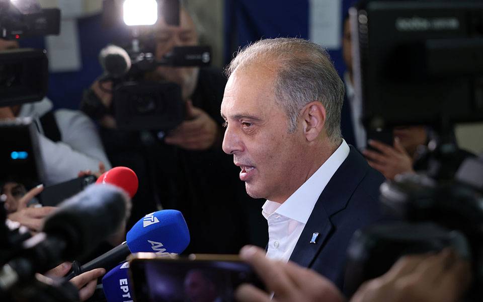 Κυριάκος Βελόπουλος: «Τραγικό Ν.Δ. – ΣΥΡΙΖΑ να “παίζουν” με τα εθνικά θέματα»