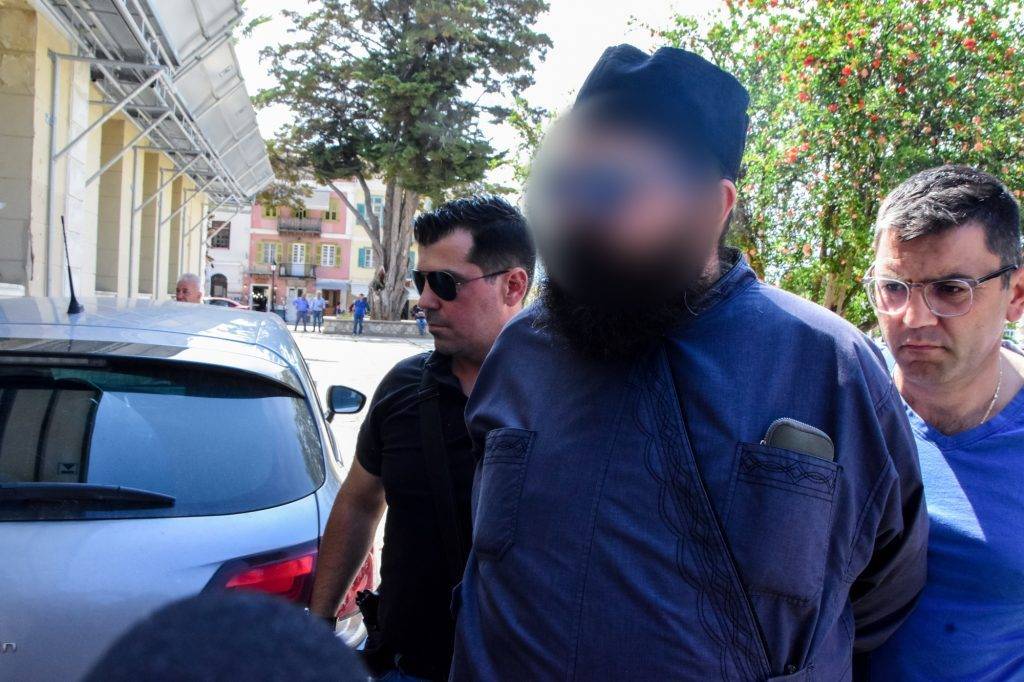 «Μπαμπά, βοήθεια» – Το μήνυμα του 12χρονου στον πατέρα του όταν είδε το άσεμνο βίντεο του ιερέα