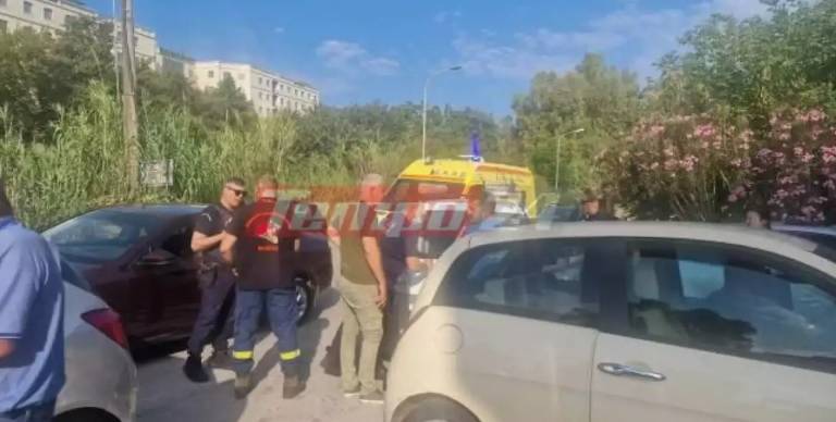 Πάτρα: Δίχρονο κλειδώθηκε μέσα σε αυτοκίνητο- Το απεγκλώβισαν άμεσα άντρες της Πυροσβεστικής