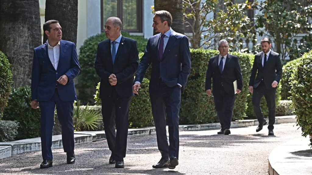 Εκλογές 2023: Στο δρόμο για τις κάλπες με περιοδείες και κόντρες