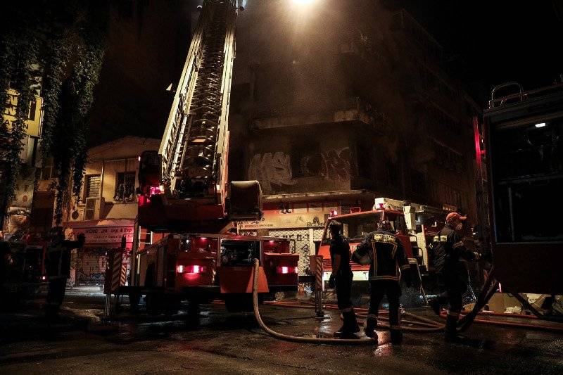 Μεγάλη πυρκαγιά σε κατάστημα επίπλων στον Άλιμο – Βίντεο ντοκουμέντο δείχνει εμπρησμό