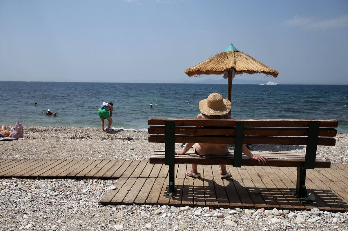Ηράκλειο: 59χρονη ξεψύχησε μόλις βγήκε από τη θάλασσα