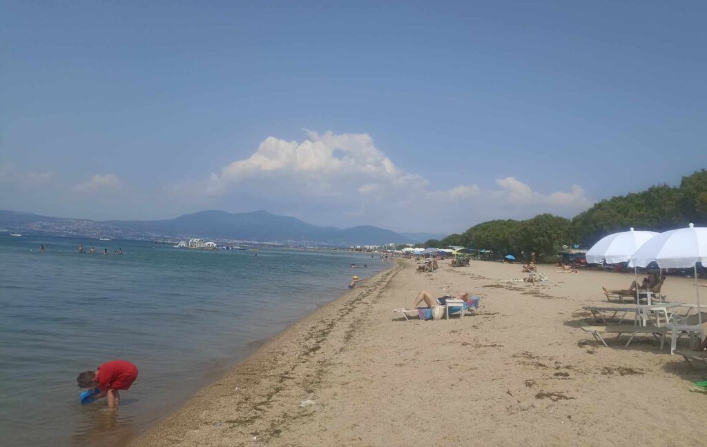 Kαιρός: Τοπικές νεφώσεις και σποραδικές βροχές σήμερα – Αύριο η πιο ζεστή μέρα της εβδομάδας