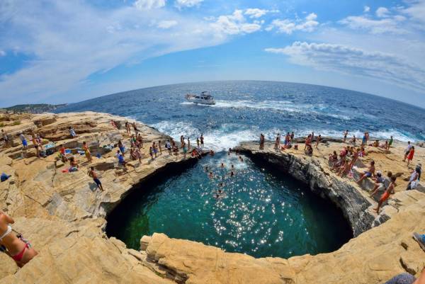 Θεσσαλονίκη:Στο νοσοκομείο Παπαγεωργίου ο 41χρονος που τραυματίστηκε από βουτιά στη Θάσου