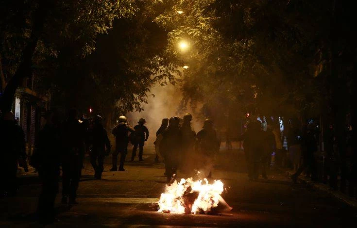 Φωτιές και χημικά έξω από το Γεωπονικό Πανεπιστήμιο
