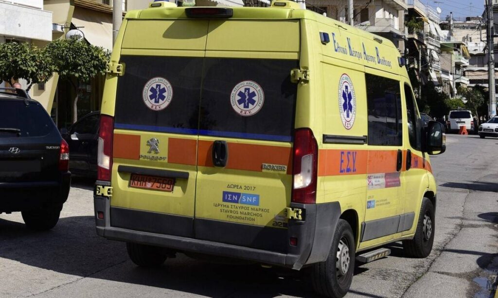 Τρίκαλα: Γυναίκα έπεσε από μπαλκόνι πολυκατοικίας – Στο νοσοκομείο σοβαρά τραυματισμένη
