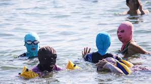 Παράνοια: Ανάρπαστες οι κινέζικες μάσκες για τον καύσωνα