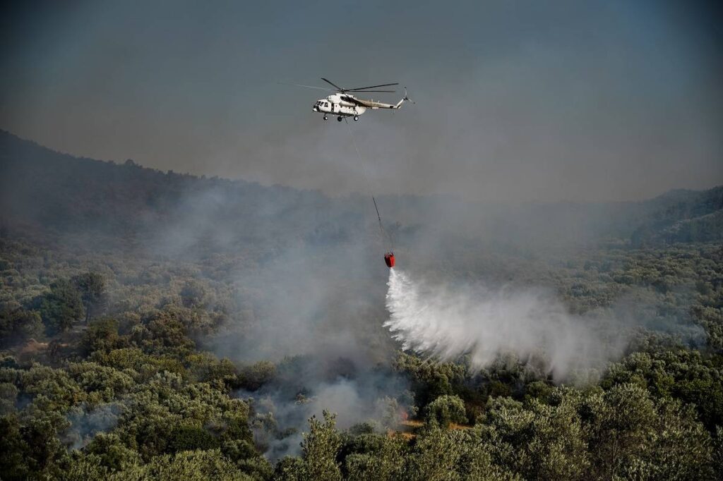 Μεγάλη φωτιά τώρα στη Λέσβο – Επιχειρούν ισχυρές δυνάμεις της Πυροσβεστικής