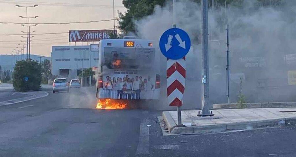 Θεσσαλονίκη: Άλλο ένα αστικό λεωφορείο στις φλόγες // ΒΙΝΤΕΟ