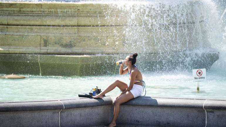 Η Ευρώπη ασφυκτιά κάτω από υπερβολική ζέστη-Στα ύψη ο υδράργυρος στην άλλη πλευρά του Ατλαντικού.