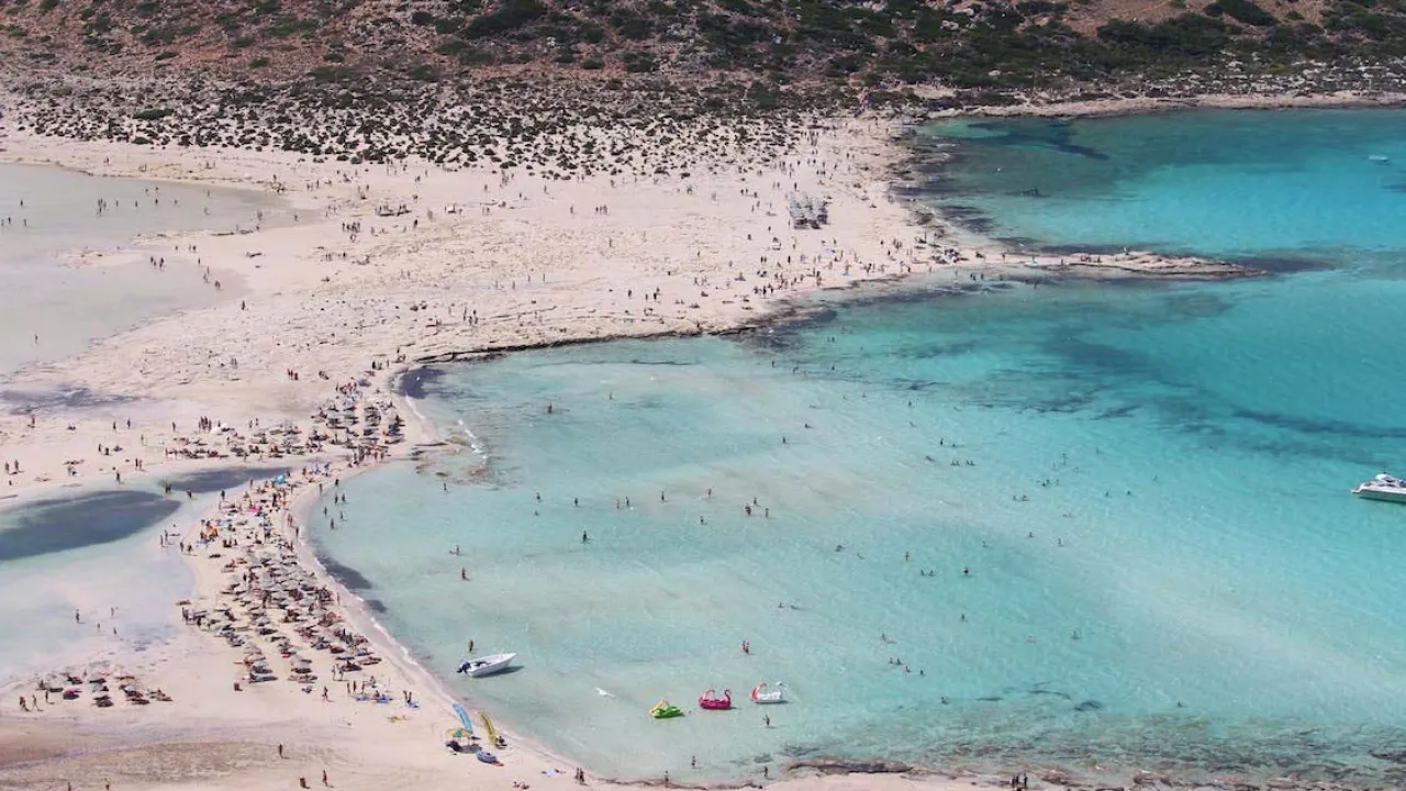 Επιχείρηση διάσωσης 50χρονης με συμπτώματα θερμοπληξίας στον Μπάλο Χανίων