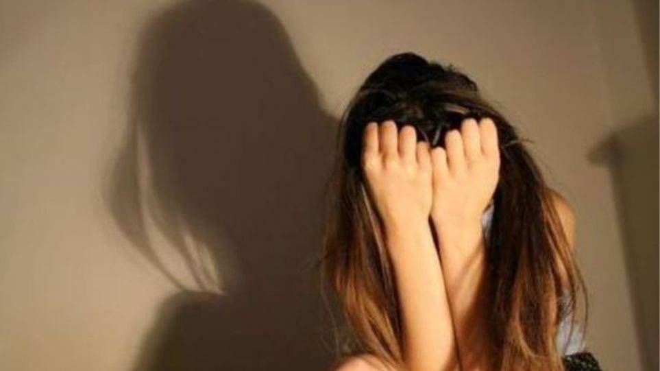 Θεσσαλονίκη: Βίαζε την ανήλικη ανιψιά του και τη φωτογράφιζε γυμνή