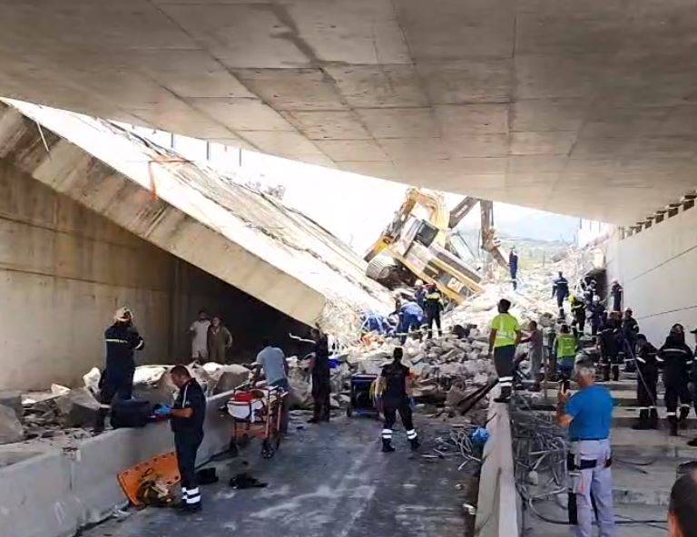 Πάτρα:1 νεκρός,2 εγκλωβισμένοι από κατάρρευση τμήματος γέφυρας