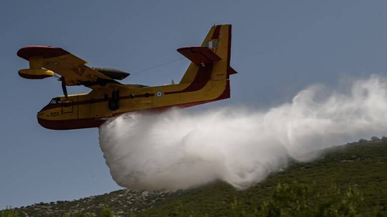 Γαλλία και Ιταλία στέλνουν 4 canadair για τις φωτιές στην Ελλάδα