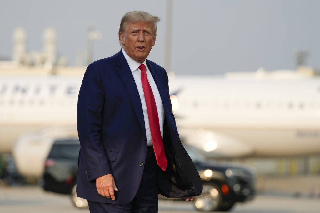 Στη φυλακή της Τζόρτζια ο Ντόναλντ Τραμπ για την υπονόμευση των εκλογών το 2020 – Ελεύθερος με εγγύηση 200.000 δολαρίων