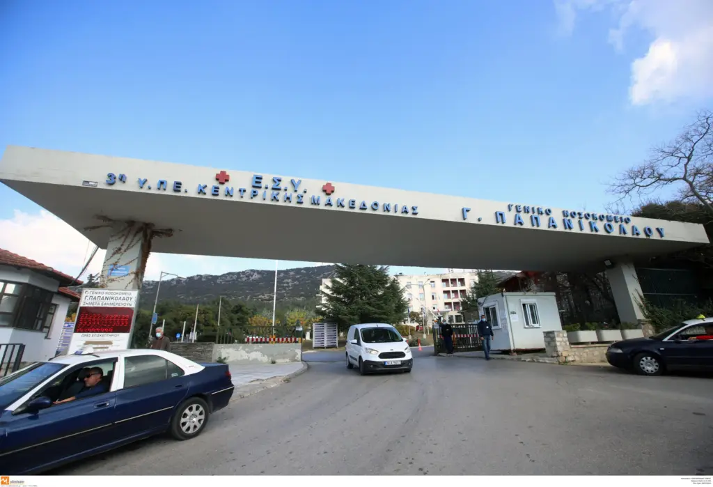 Θεσσαλονίκη:ΙΧ ανετράπη στη μέση του δρόμου-Τραυματίστηκε ο οδηγός