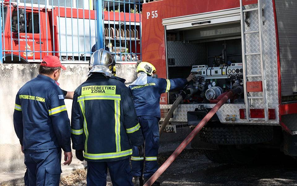 Υπό έλεγχο η φωτιά στον Άγιο Παντελεήμονα