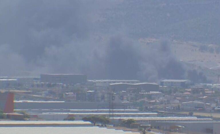 Ασπρόπυργος:Φωτιά σε βιομηχανικό χώρο-Μεγάλη κινητοποίηση της Πυροσβεστικής