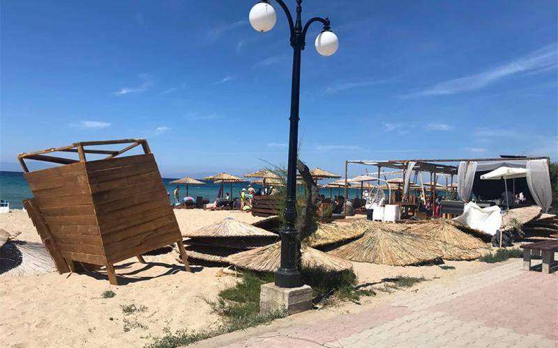 Χαλκιδική:Ανεμοστρόβιλος «χτύπησε» παραλία-Τέσσερις τραυματίες