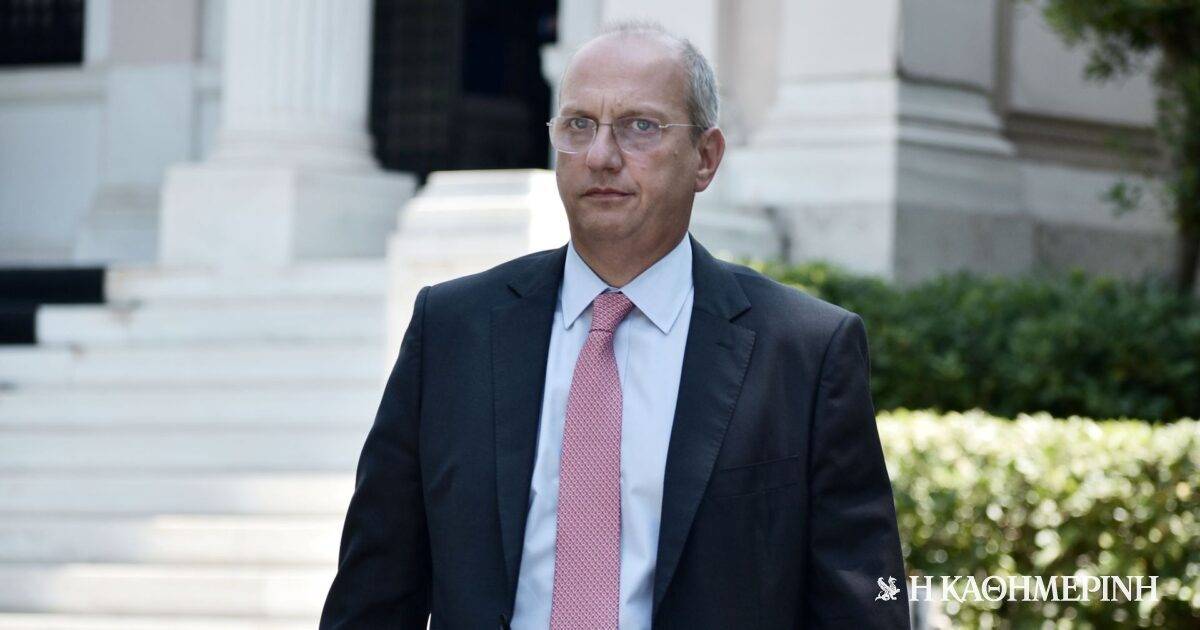 Απομάκρυνση 7 αξιωματικών της ΕΛΑΣ - Ομολογία ενοχής από Οικονόμου