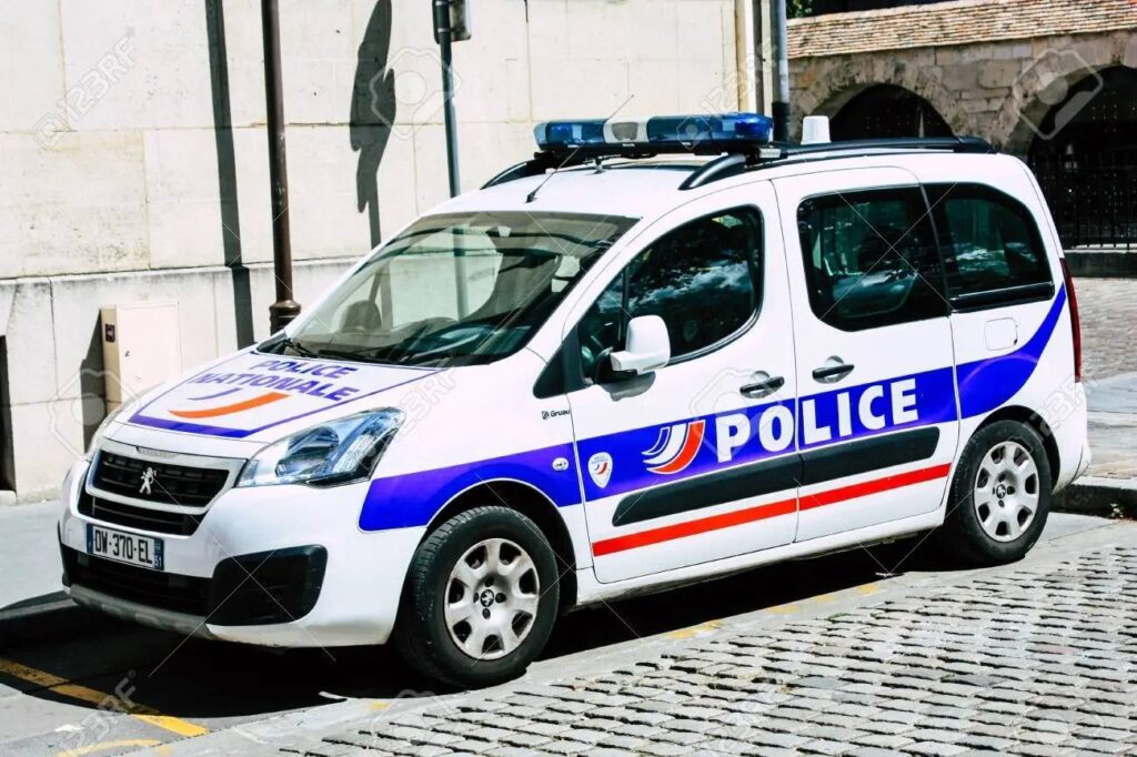 Τρεις ληστές άρπαξαν κοσμήματα αξίας 10-15 εκατ. ευρώ από γνωστό κοσμηματοπωλείο στο Παρίσι